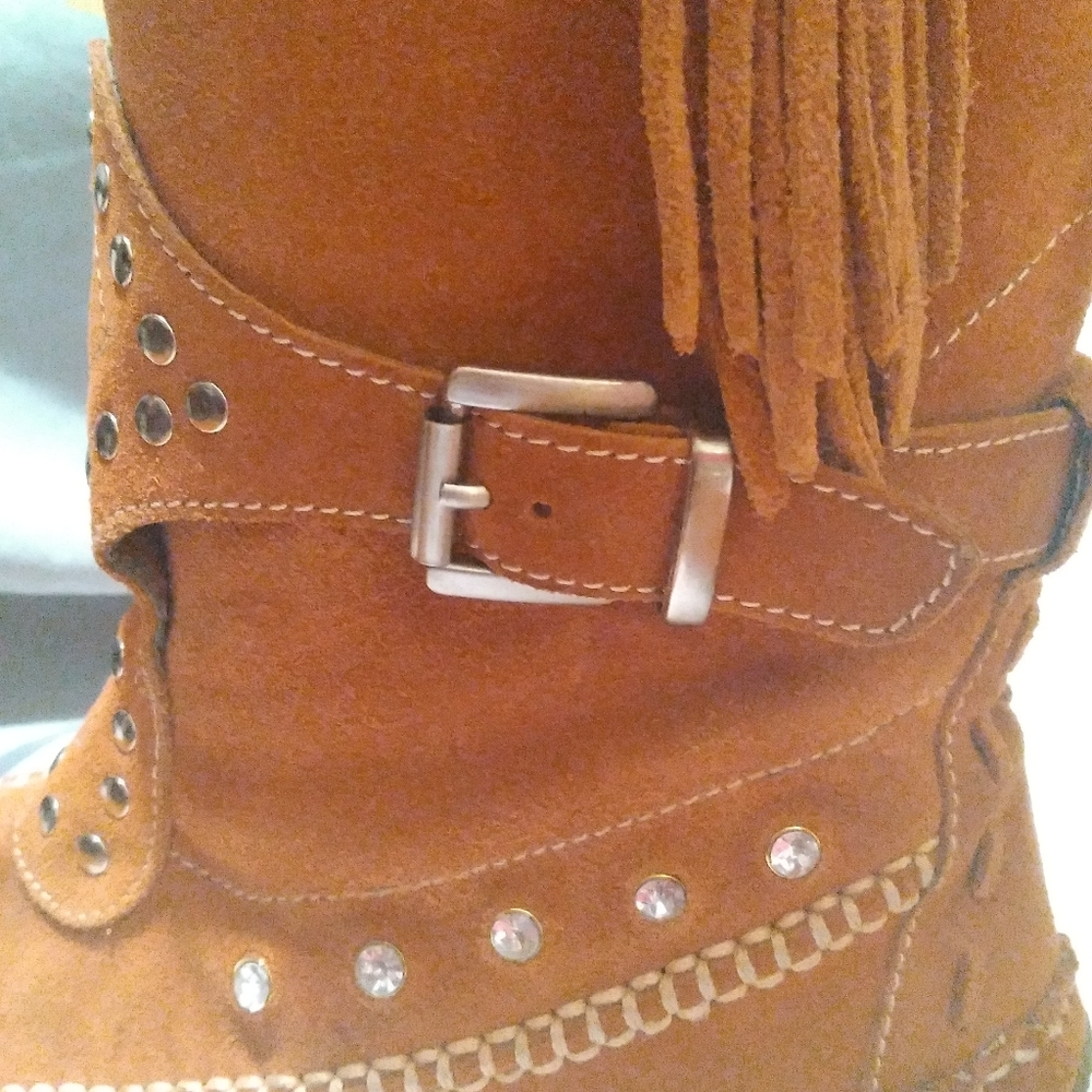 Boots - Picture 4 of 5
